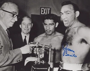Boxing BW vintage photo Signed Autograph Carmen Basilio N6V - Picture 1 of 1