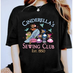 Maglietta divertente Disney Cenerentola's Sewing Club unisex 2 - Foto 1 di 4