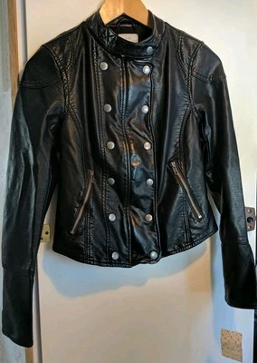 NUEVO CON ETIQUETAS We The Free People Nueva Chaqueta Dawn Cuero Sintético Negro Moto Militar XS HH Foto 1 de 4