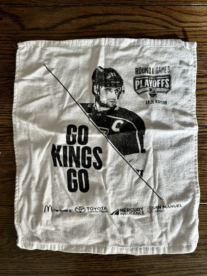 Los Angeles LA Kings Rally Toalla Ronda 1 Juego 3 2012 Playoffs Anze Kopitar Foto 1 de 1