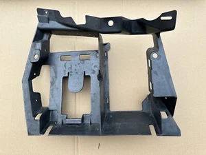 99-04 CORVETTE C5 MULTIUSE RELAY AND FUSE BOX BLOCK BRACKET 10417445 - Imagen 1 de 7