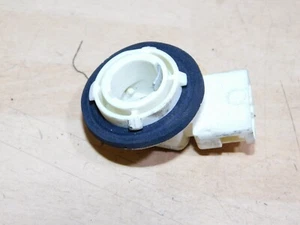 SOPORTE BOMBILLA PUERTA TRASERA SEAT CORDOBA 1996-1999 6K0945259 - Imagen 1 de 3