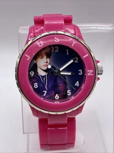Justin Bieber 2010 Reloj Cuarzo Plástico Rosa 6.75" Banda Elástica - Batería Nueva - Imagen 1 de 8
