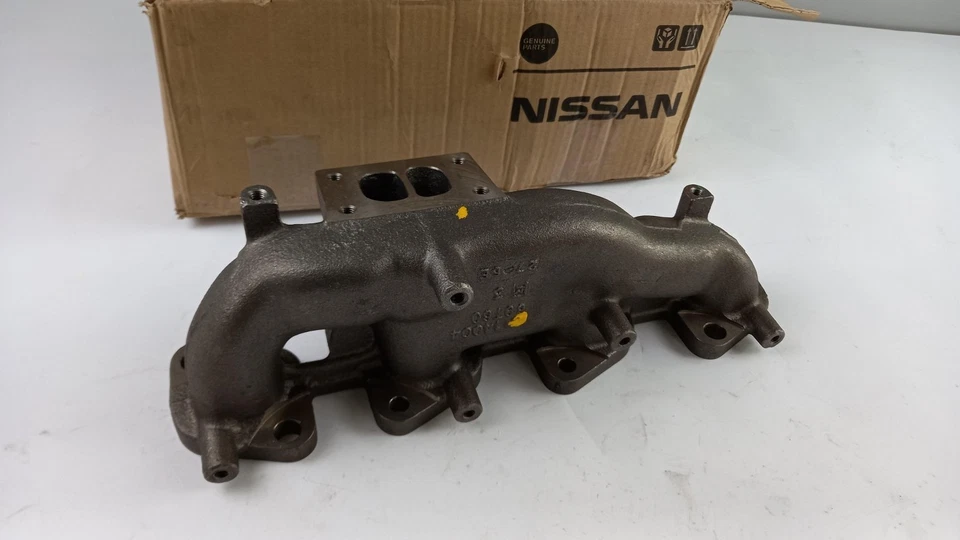 Collettore di scarico originale Nissan Cabstar 1400469T07 merce di serie B - Immagine 1 di 1