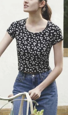 Top corto floral talla L UNIQLO x Paul and Joe para mujer Foto 1 de 4