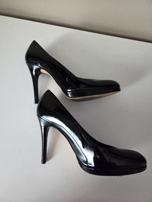 Stuart Weitzman black patent leather 4.5" Heel Platswoon platform pumps sz. 8.5 - Image 1 of 4