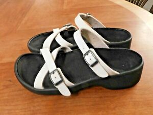 Birkies Tatami white leather sandals w black rubber soles women's sz 9
