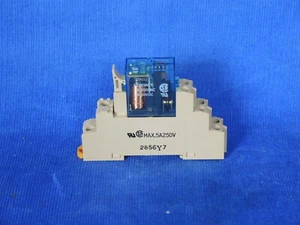 Relé Omron G7P-2 con base 24 VDC - Imagen 1 de 3