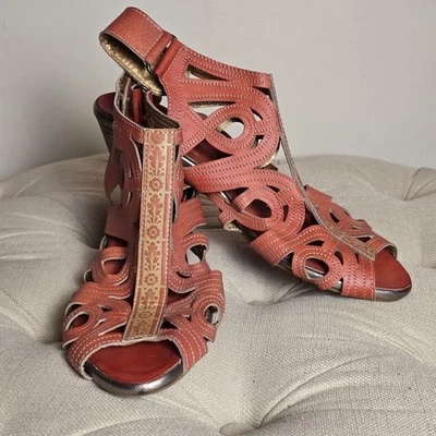 L'artiste Spring Step Wedge Sandals Sz 41 Leather Floral Wood Cutout Kitten Heel - Image 1 of 4