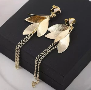 Clip on 3 1/2" gold chain earrings with pointed dangle pieces - Picture 1 of 1