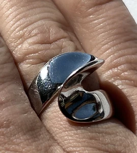Anello ESPO ARGENTO STERLING 925 lucido ritorto rialzato vortice modernista misura 6,75 - Foto 1 di 7