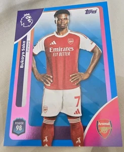 Topps Premier League 2026 BUKAYO SAKA #12 Carta Parallela Base Blu ARSENAL - Foto 1 di 2