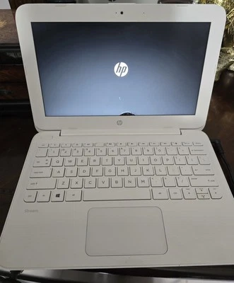 Portátil HP Stream modelo 11-ah112dx blanco 13 pulgadas pequeño Pantalla dañada con cargador y estuche Foto 1 de 4