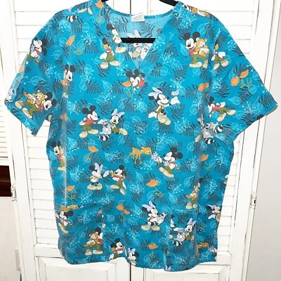 Blusa Médica Disney Hawaiian Forest Animals Mickey y Minnie Mouse Grande Foto 1 de 4