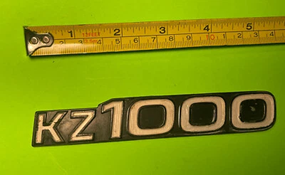 侧盖徽章原始设备制造商川崎 KZ1000 Pn: 56018-261 KZ 1000A 1977 — 第 1/3 张图片
