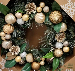 Christmas Pre Lit LED Decorated Wreath 30" / 76cm - Picture 1 of 1