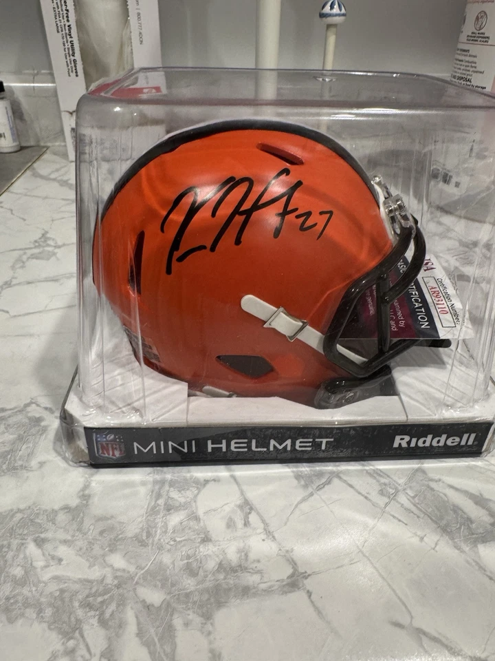 Kareem Hunt Signed Autographed Cleveland Browns Mini Helmet Beckett Certified - Image 1 of 2