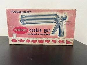 Pistola per biscotti e pasticceria vintage Wear-Ever. Set completo. Scatola originale. 3366 - Foto 1 di 10