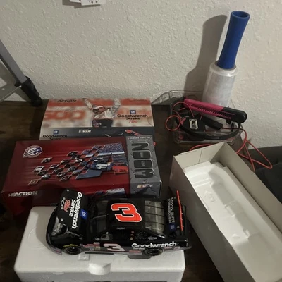 Dale Earnhardt #3 GM Goodwrench Service Plus/Richmond Race 2000 Monte Carlo 2003 Foto 1 de 4