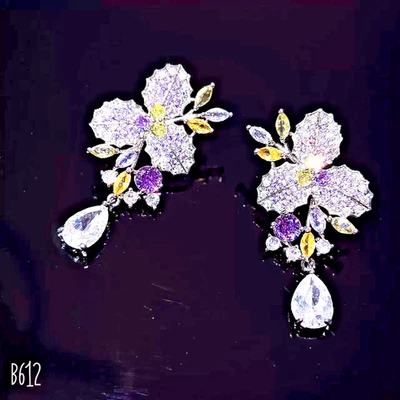 HERMOSO CONJUNTO DE PENDIENTES NUEVOS CUSTOME BISUTERÍA, TENEMOS 120, PUEDES HACER UNA OFERTA Foto 1 de 3