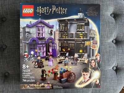 LEGO 76439 Harry Potter Wizarding World Ollivanders & Madam Malkin's Robes - Image 1 of 2