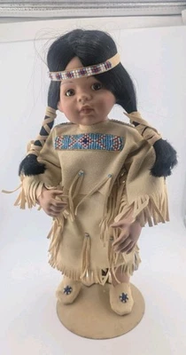 Muñeca niña india nativa americana Danbury vintage como nueva con soporte porcelana de 12"  Foto 1 de 4