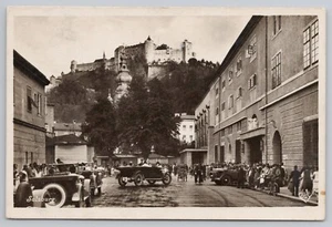 Autopista de entrada al rendimiento en Festspeilhaus Salzburgo Austria UNP RPPC coches fortaleza - Imagen 1 de 2