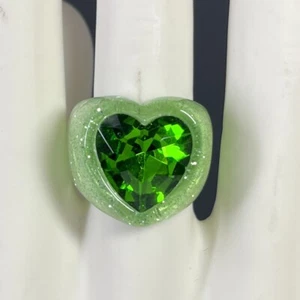 Anello Lucite Grosso Cuore Strass Verde Glitter Misura 7,5 Dichiarazione Retrò - Foto 1 di 9