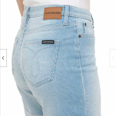 Pantalones cortos de mezclilla Calvin Klein para dama con puño redondo, (rayas de ferrocarril, 6) nuevos con etiquetas Foto 1 de 4