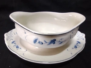 ONE Villeroy & Boch Val Bleu Sauce or Gravy Boat with attached Plate - Picture 1 of 3