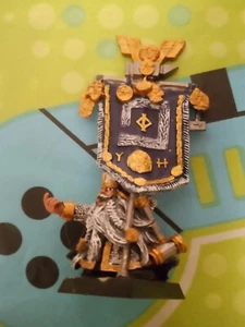Warhammer Fantasy Dwarf Battle Standard Bearer Pintado Games Workshop - Imagen 1 de 3