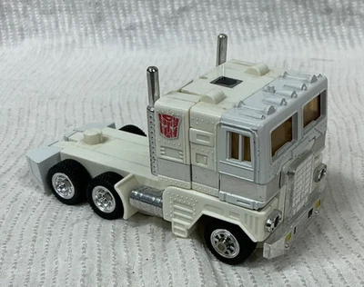Transformers G1 Ultra Magnus Action Figure 1986 Incomplete White Truck No Hands - Image 1 of 4