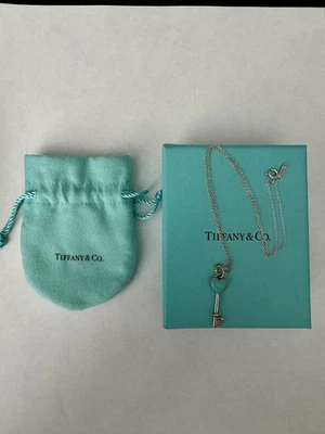 Auténtico Tiffany & Co Esmalte Azul Corazón Llave Colgante Dije Plata 925 + Collar Foto 1 de 4