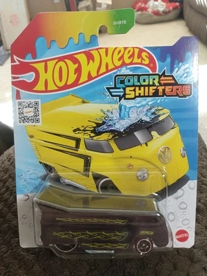 Volkswagen Drag Bus 2025 Hot Wheels cambios de color 1/64 negro y amarillo Foto 1 de 4