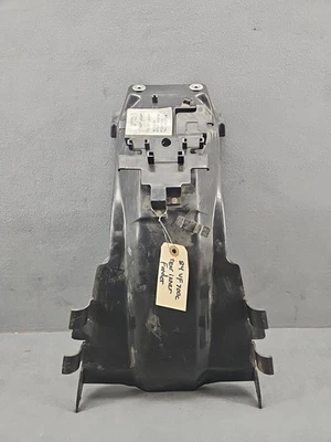 Honda VF700C 700 V45 1984 Magna rueda trasera guardabarros interior plástico fabricante de equipos originales usado Foto 1 de 4