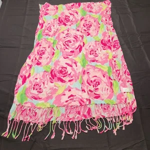 Bufanda Lilly Pulitzer Primeras Impresiones Rosa Caliente The Lilly Bufanda Floral Brillante  - Imagen 1 de 6