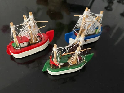 Kleines Segelschiff 4-Master aus Holz als Modell oder Dekoration,7cm breit+6cm h - Bild 1 von 3