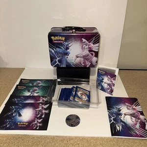 Pokemon TCG Coleccionista Lata Metal 2022 Dialga Palkia Lata Con Tarjetas, Pegatinas, Etc - Imagen 1 de 10