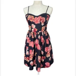 Nuevo con etiquetas Mini Vestido Solero Juniors Banda De Gitanos Floral Línea A Azul Marino Rosa S - Imagen 1 de 8