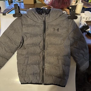 Under Armour Steppjacke Jungen Größe 6 grau durchgehender Reißverschluss Kapuze - Bild 1 von 22