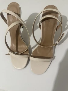 Tacones Bottega Veneta punta abierta crema oro vainilla talla 39 EE. UU. 9 hechos en Italia - Imagen 1 de 10