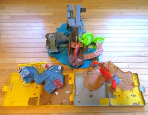 (3) Matchbox Pop Up Folding Playsets~Bash & Build, Dragon Shield & Pirate Ship - Picture 1 of 13