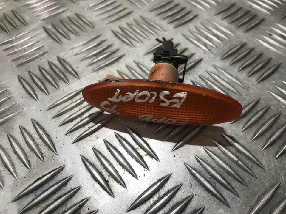 Repetidores laterales transparentes izquierdo Ford Escort 1998 95gg13k309aa, 95gg-13k3 #376798-82 Foto 1 de 1