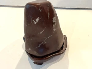 Suiseki Viewing Stone Japan Brown Natural White Highlights W/Stand 4" - Picture 1 of 6