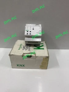 Schneider Electric MTN649204 REG-K/4x230/10 KNX Attuatore interruttore guida DIN - Foto 1 di 6