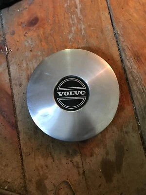 Tampa central Volvo 740 760 1985-1990 peça # 70157, 9 5/8" diâmetro, logotipo preto 03 - Imagem 1 de 2
