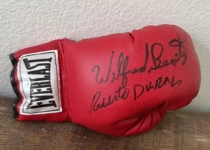 ROBERTO DURAN VS WILFRED BENITEZ AUTOGRAPHED BOXING GLOVE - JSA CERTIFICATION - Picture 1 of 5