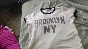 Brooklyn, NY Size Small T-Shirt by The Laundry Room White Black Trim GREAT COND - Picture 1 of 18