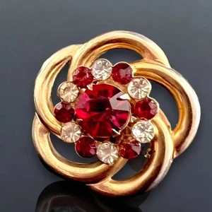 Broche Remolino Diamantes de Imitación Rojo Tono Dorado Delicado Mediados de Siglo Prendedor De Colección - Imagen 1 de 8
