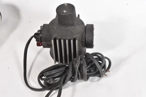 Carcasa de lámpara Omega B22 con bombilla de trabajo incluida. EX+ - Imagen 1 de 5